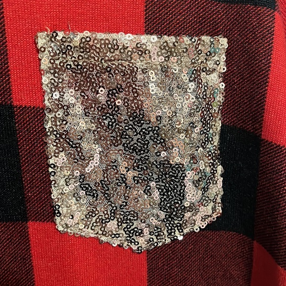Red plaid tunic with Rose Gold sequin pocket accent by Grace & Emma Size Medium - Picture 4 of 9
